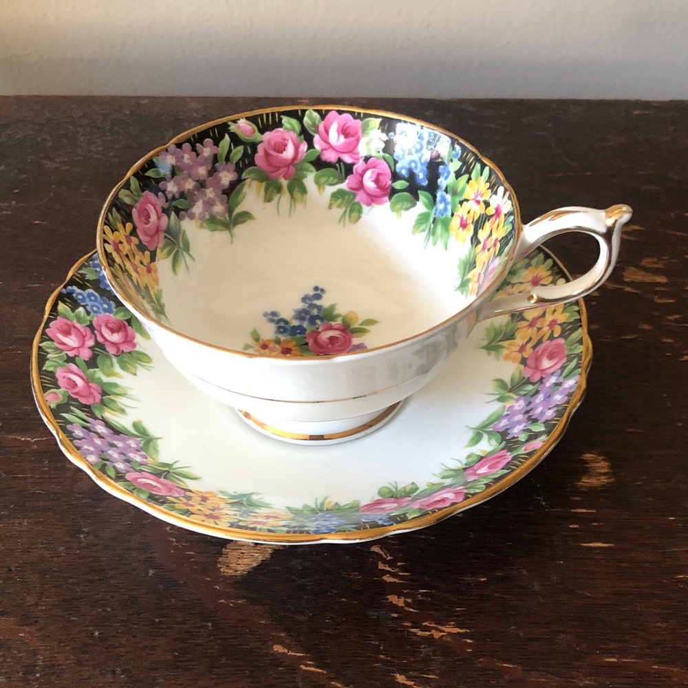 PARAGON Fine Bone China Teacup and Saucer. Old English Garden pattern.